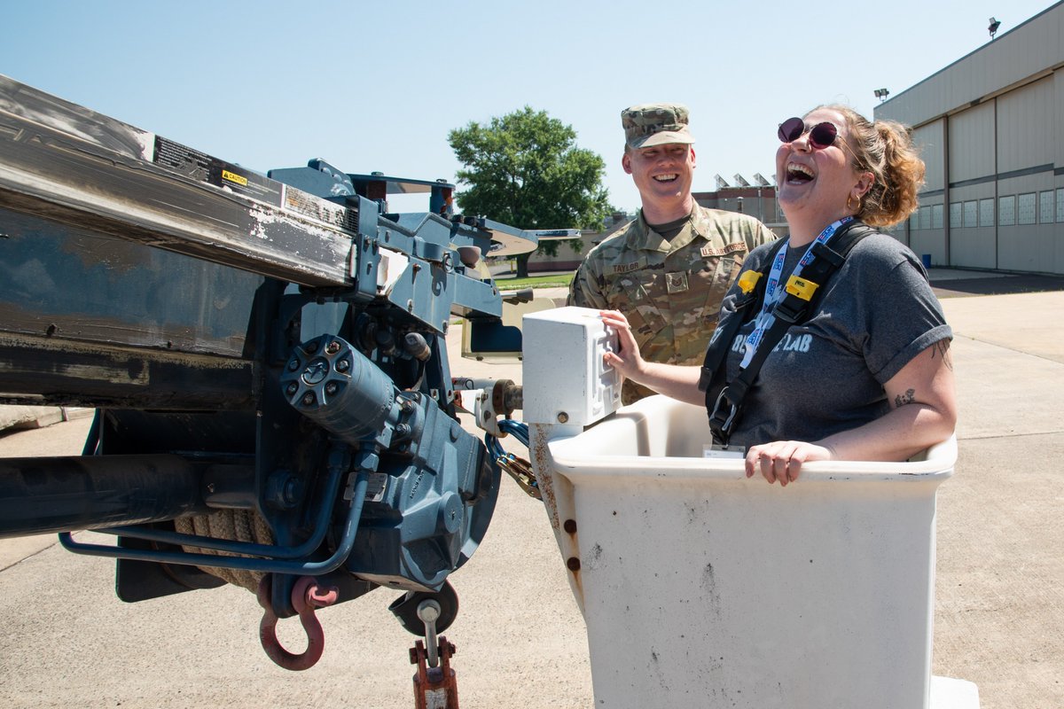 PANationalGuard's tweet image. .@PA_ESGR recognized civilian employers during a Bosslift event at Biddle Air National Guard Base June 25.
Story here: pa.ng.mil/Site-Managemen…
📷: Tech. Sgt. Timi Jones & Airman 1st Class Matthew Bergh