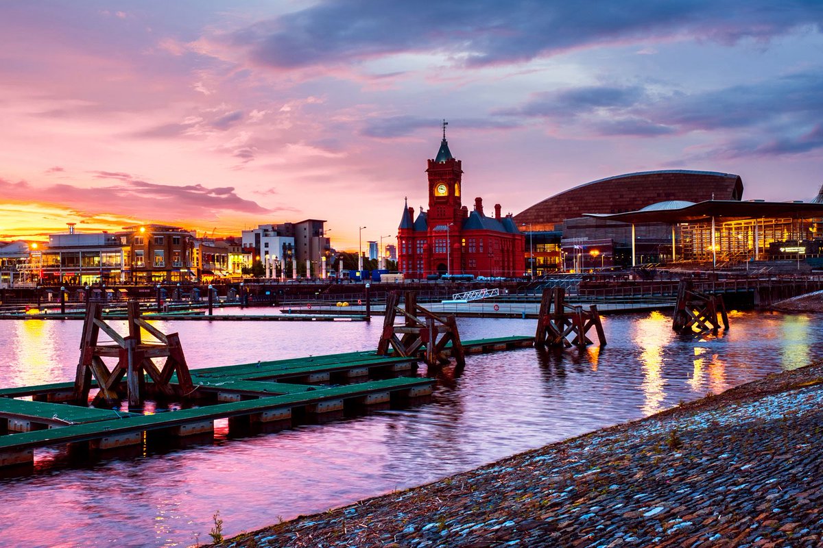 GwladCaerdydd's tweet image. This weekend, Cardiff is set to see temperatures soar to 33°C.
While some may use this to promote net-zero agendas, we see it as an opportunity for our city.
Our branch encourages promoting Cardiff as a top summer holiday destination here in Wales.
Cardiff Bay, Cardiff Castle,…