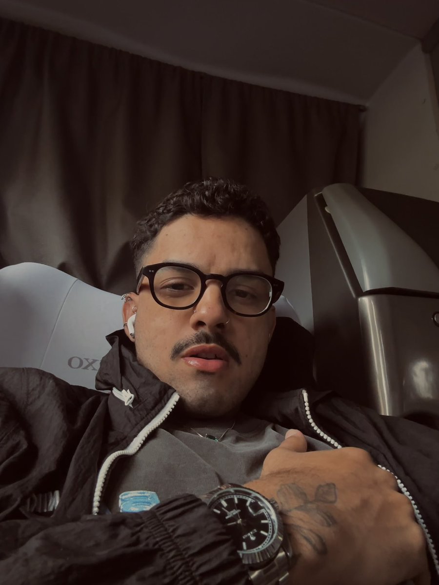 flaviobnt's tweet photo. tô de bigode, gostaru? https://t.co/57B7AsN6wq