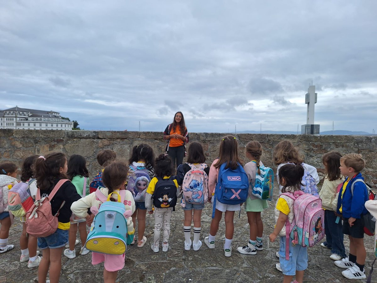 ACTIVA (@activaredes) on Twitter photo 🎉🌞 ¡Así disfrutamos el Campamento de Verano en <a href="/EsclavasAC/">Esclavas A Coruña - Feducaci</a> !
🐟 En la Lonja aprendimos de mar y pesca
🏰 Exploramos el Castillo de San Antón
🏖️ Jugamos en la playa junto al cole… ¡un lujo!
#ConciliaciónFamiliar #Verano #Campamentos #Activa #ActivaGalicia #NosGustaEducar 🎉🌞 ¡Así disfrutamos el Campamento de Verano en <a href="/EsclavasAC/">Esclavas A Coruña - Feducaci</a> !
🐟 En la Lonja aprendimos de mar y pesca
🏰 Exploramos el Castillo de San Antón
🏖️ Jugamos en la playa junto al cole… ¡un lujo!
#ConciliaciónFamiliar #Verano #Campamentos #Activa #ActivaGalicia #NosGustaEducar