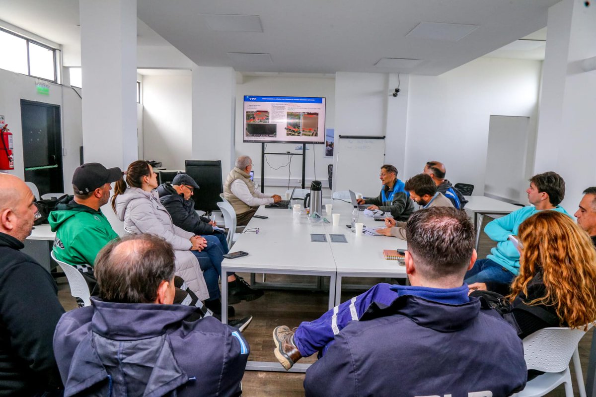 YPFLaPlata's tweet image. Representantes de YPF, Municipalidad de Ensenada  y Berisso y Puerto La Plata se reunieron en la sede PREIC @programapreic1 para avanzar con la logística del ensanchamiento de la calle Baradero.