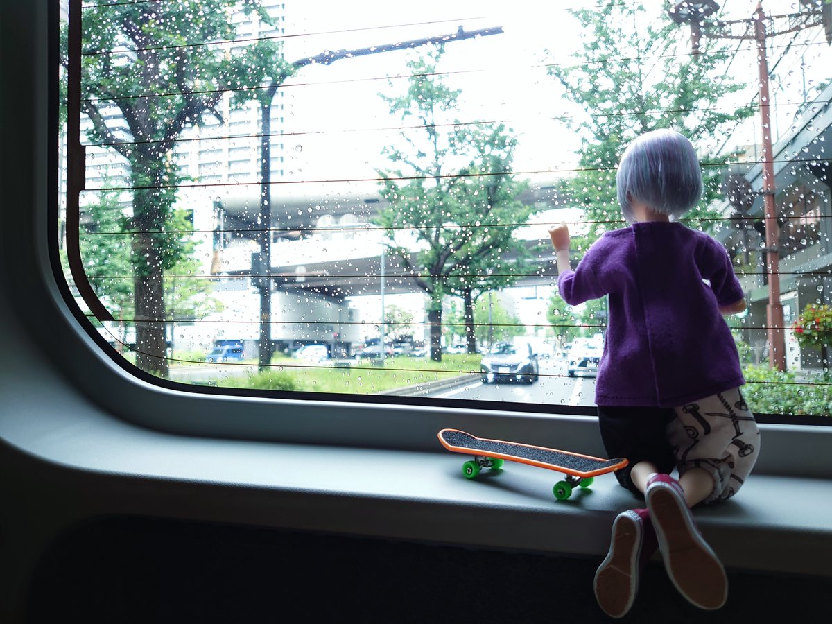 初めて2人でおでかけ
雨だねぇ☔

#アゾカツ　#アゾン