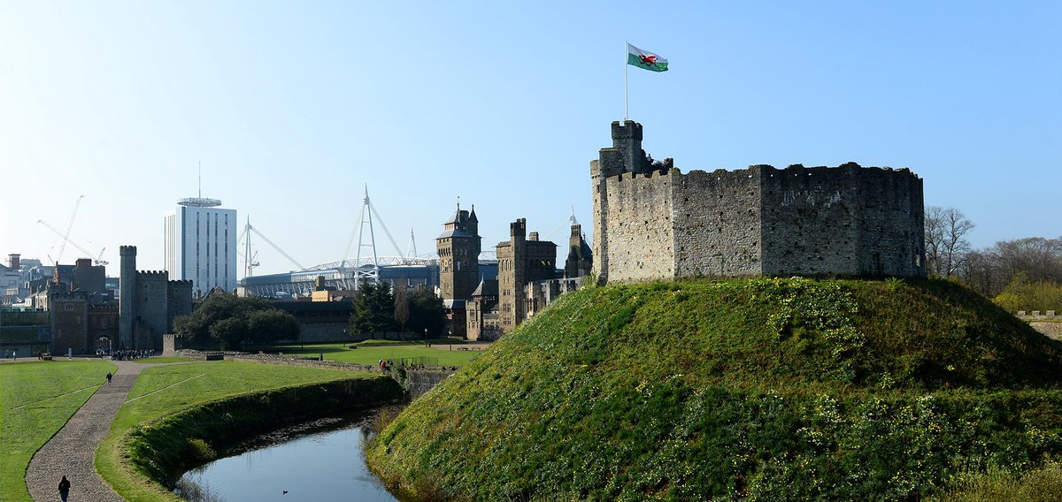 GwladCaerdydd's tweet image. This weekend, Cardiff is set to see temperatures soar to 33°C.
While some may use this to promote net-zero agendas, we see it as an opportunity for our city.
Our branch encourages promoting Cardiff as a top summer holiday destination here in Wales.
Cardiff Bay, Cardiff Castle,…