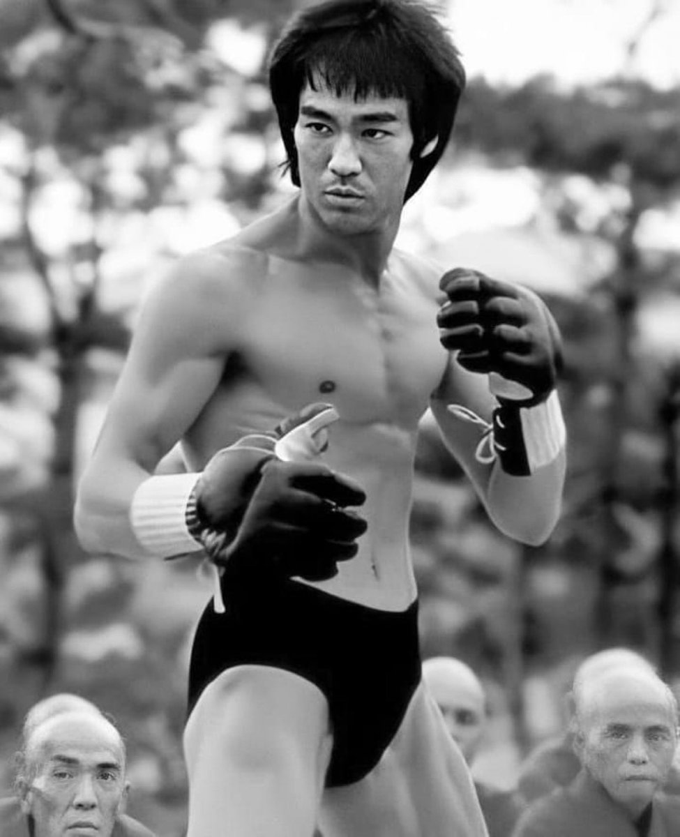 bruceleedragon1's tweet image. Bruce Lee it’s Friday..! Who’s Looking Forward to Unleashing The Dragon 🐉 This Weekend? #BruceLee #EnterTheDragon1973 #MMA