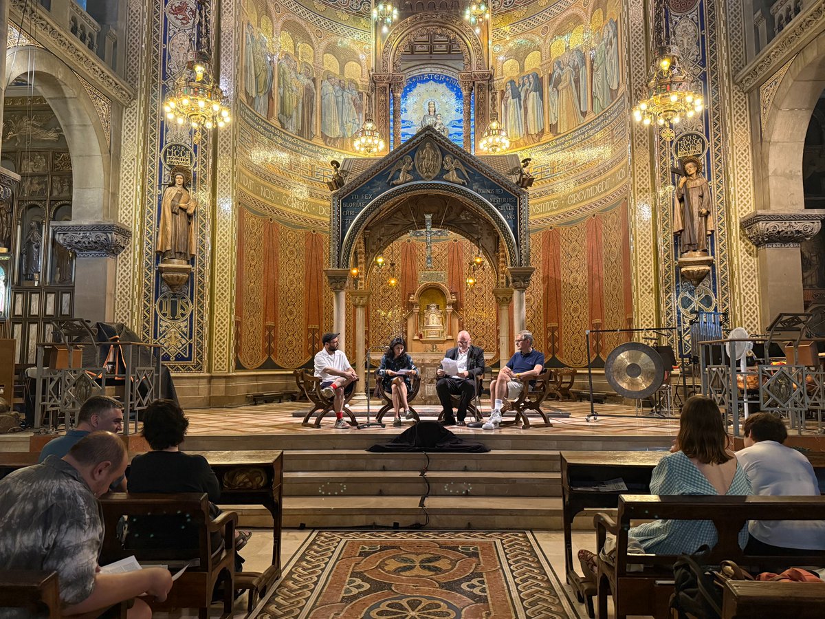 Palau de la Música Catalana (@palaumusicacat) on Twitter photo 👉🏼Ens n'han parlat, al mateix Santuari de la Mare de Déu del Carme, Leticia Martín (<a href="/daphlet/">Leticia Martín Ruiz</a>), directora del <a href="/grecfestivalbcn/">Grec Festival Bcn</a>; Joan Oller, director general del Palau; Simon Halsey, director musical de 'The veil of the temple', i <a href="/PauMasalo/">Pau Masaló Llorà</a>, director artístic del concert 👉🏼Ens n'han parlat, al mateix Santuari de la Mare de Déu del Carme, Leticia Martín (<a href="/daphlet/">Leticia Martín Ruiz</a>), directora del <a href="/grecfestivalbcn/">Grec Festival Bcn</a>; Joan Oller, director general del Palau; Simon Halsey, director musical de 'The veil of the temple', i <a href="/PauMasalo/">Pau Masaló Llorà</a>, director artístic del concert