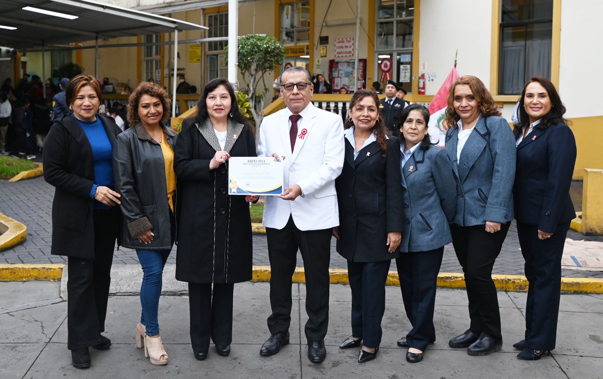 🏥 El INSN reconoció a OEAIDE, Salud Mental y la Cuna Jardín N.º 115 por su compromiso con la infancia, en el marco del #DíaDelMaestro y el #DíaNacionalTDAH. 👧👦💙

📄 Lee la nota completa: gob.pe/institucion/in…