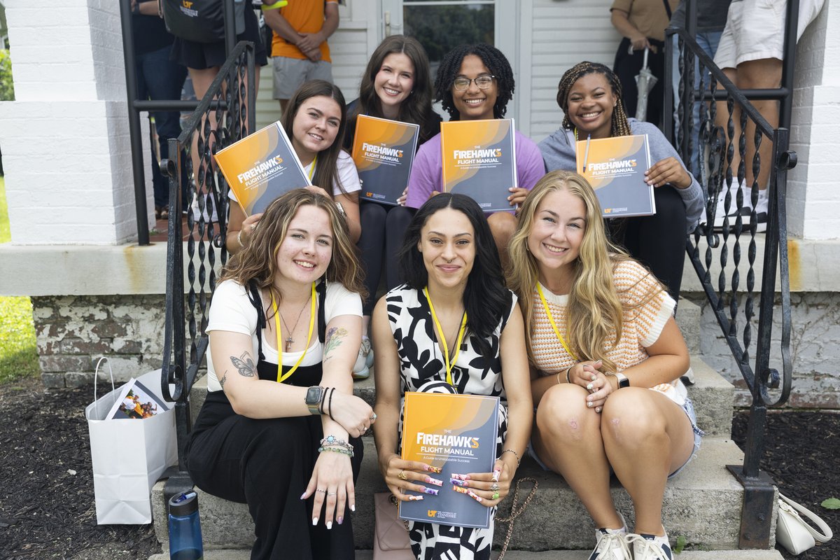 UT_Southern's tweet image. It's orientation day at UT Southern! Excited to welcome our #NewFirehawks and their families home 🧡🔥