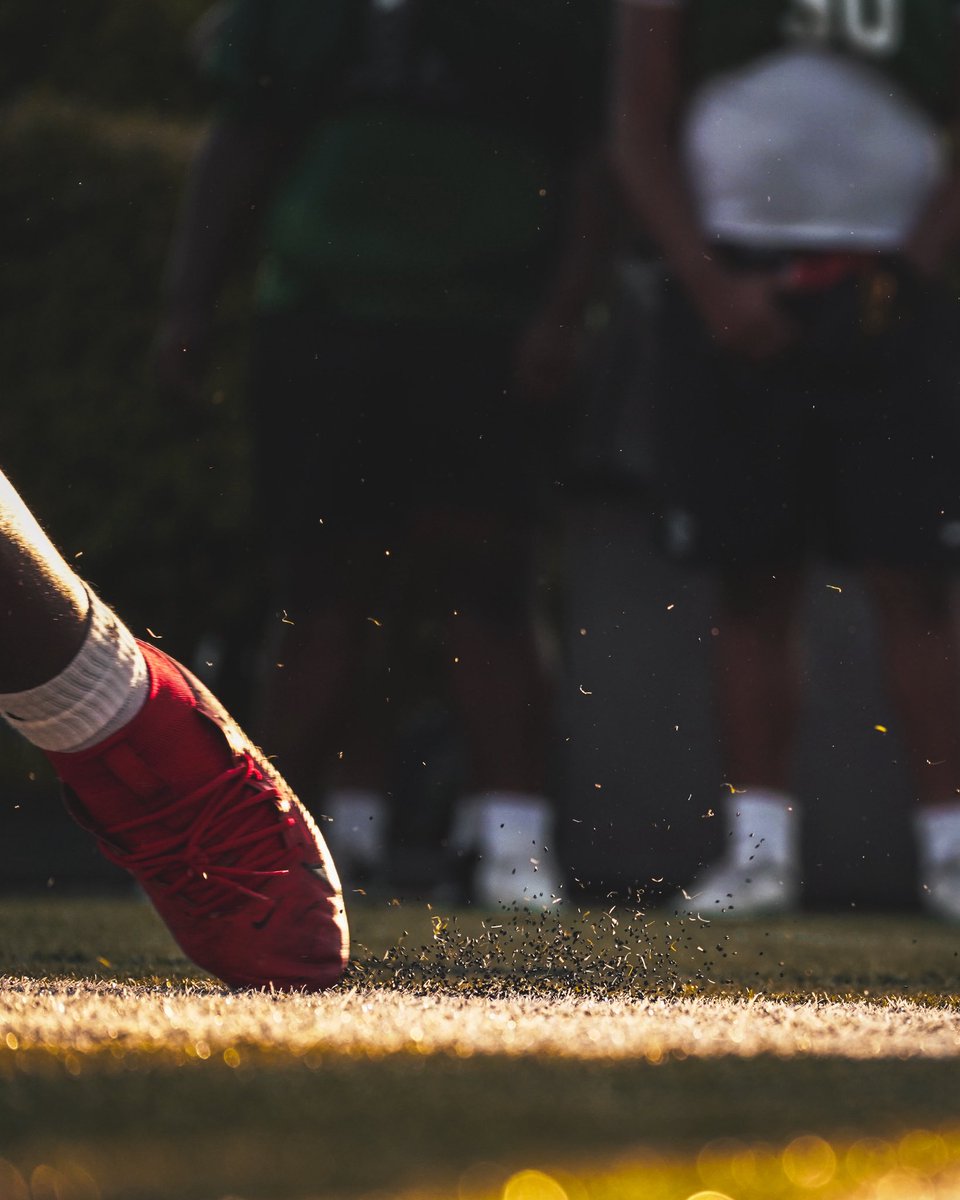 timgodfrey_'s tweet image. How can you not be romantic about football?