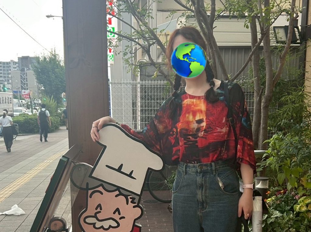 mikina_h's tweet photo. ﾔﾏﾁｬｰﾝとご飯食べるだけのつもりから急遽ベガスに行くことになったが、ベガス服を着てきていたためとてもスムーズにオタクへと化した https://t.co/BHN0PZJdmf