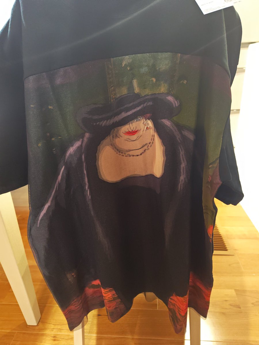 そして、なんと！荒地の魔女のTシャツが新作で登場してた〜😆 ちょっと