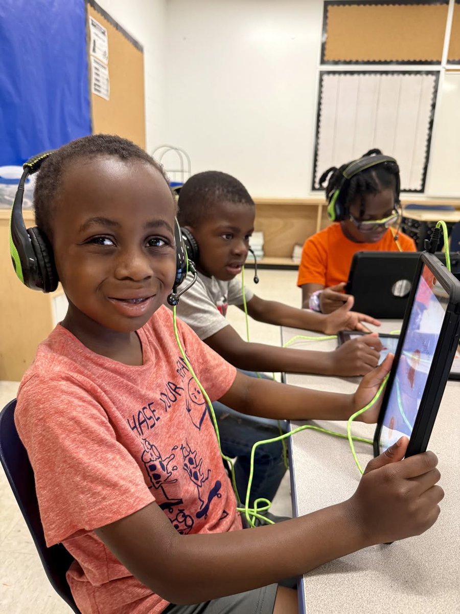 Sudbury Catholic Schools (@sudburycdsb) on Twitter photo 🇫🇷✨ French Immersion Fun at Summer Camp!
Our French Immersion students are boosting their oral language skills with <a href="/SmashEducation/">Smash Education</a> engaging, interactive program proven to get results!
🥳 Apprendre en s'amusant = Learning while having fun! 🇫🇷✨ French Immersion Fun at Summer Camp!
Our French Immersion students are boosting their oral language skills with <a href="/SmashEducation/">Smash Education</a> engaging, interactive program proven to get results!
🥳 Apprendre en s'amusant = Learning while having fun!