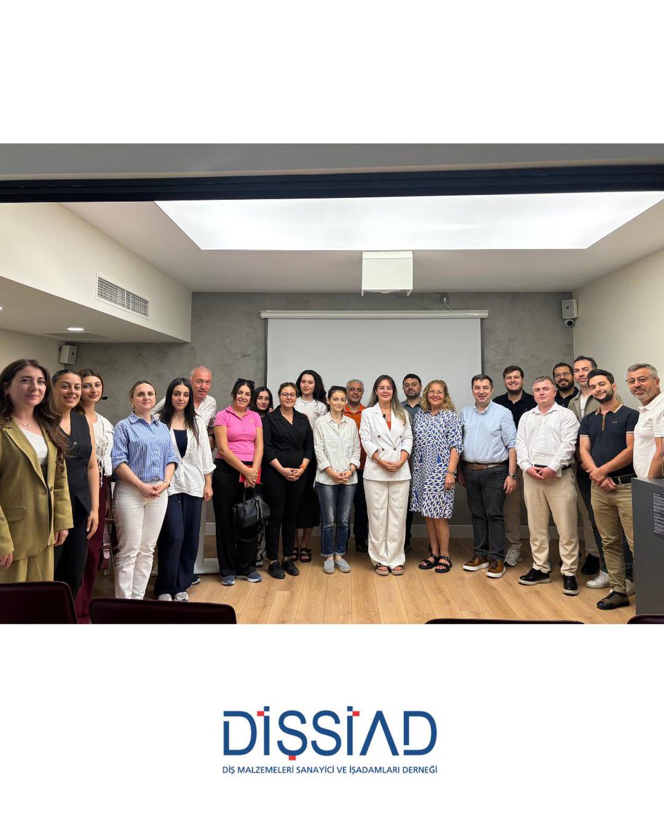 Bugün DİŞSİAD Seminer Salonu’nda düzenlediğimiz “Marka Yönetimi” seminerine yoğun ilginiz için teşekkürler
Bilgi ve deneyimlerini paylaşan Dr. Öğr. Üyesi Damla Yılmazoğlu’na (Üsküdar Üniversitesi) teşekkür ederiz
Dental sektörde güçlü,sürdürülebilir markalar için ilk adımı attık