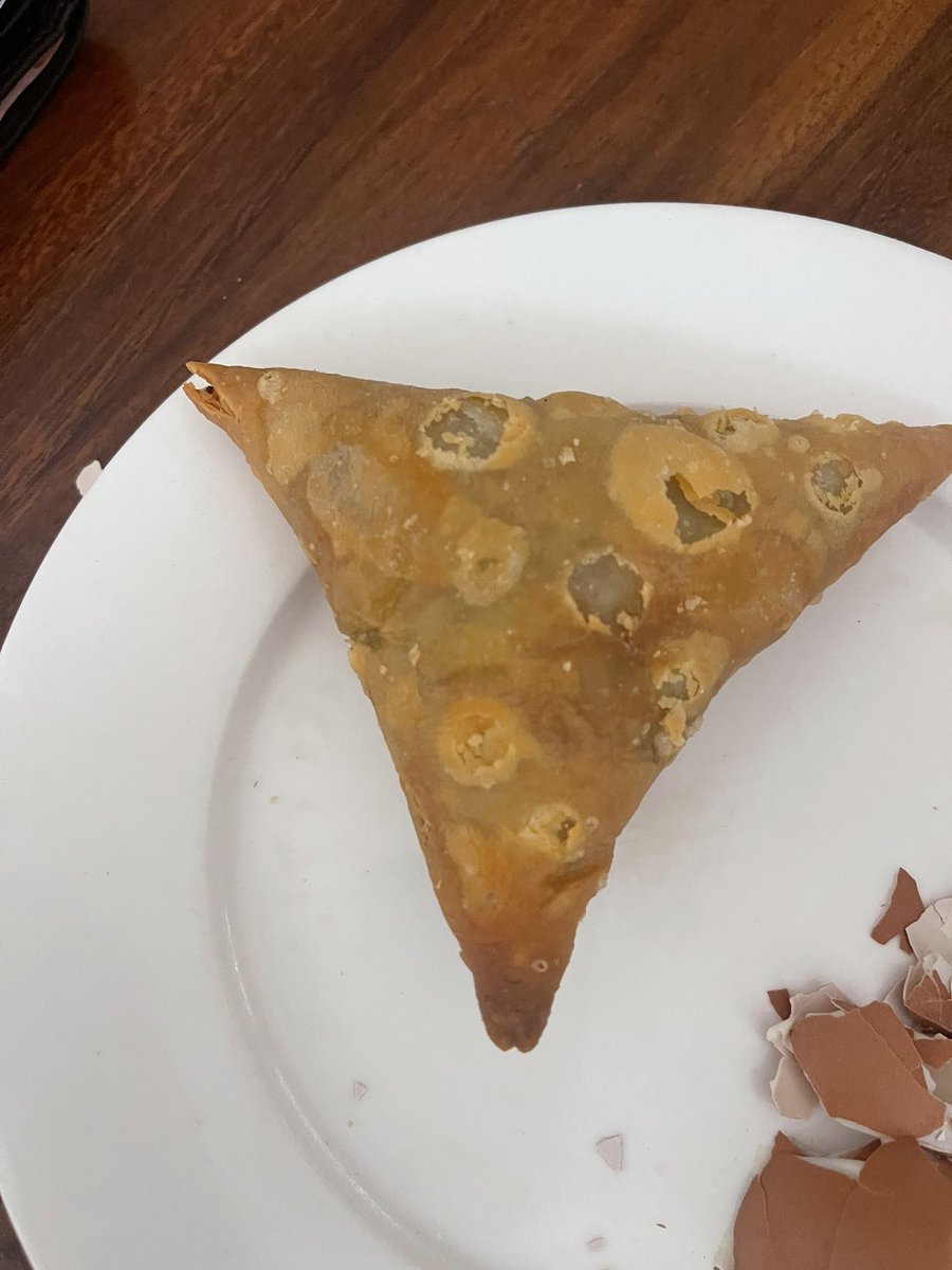 People making meat samosas, please mind the stones. You buy a beef samosa and end up chewing stones throughout! Mulimba