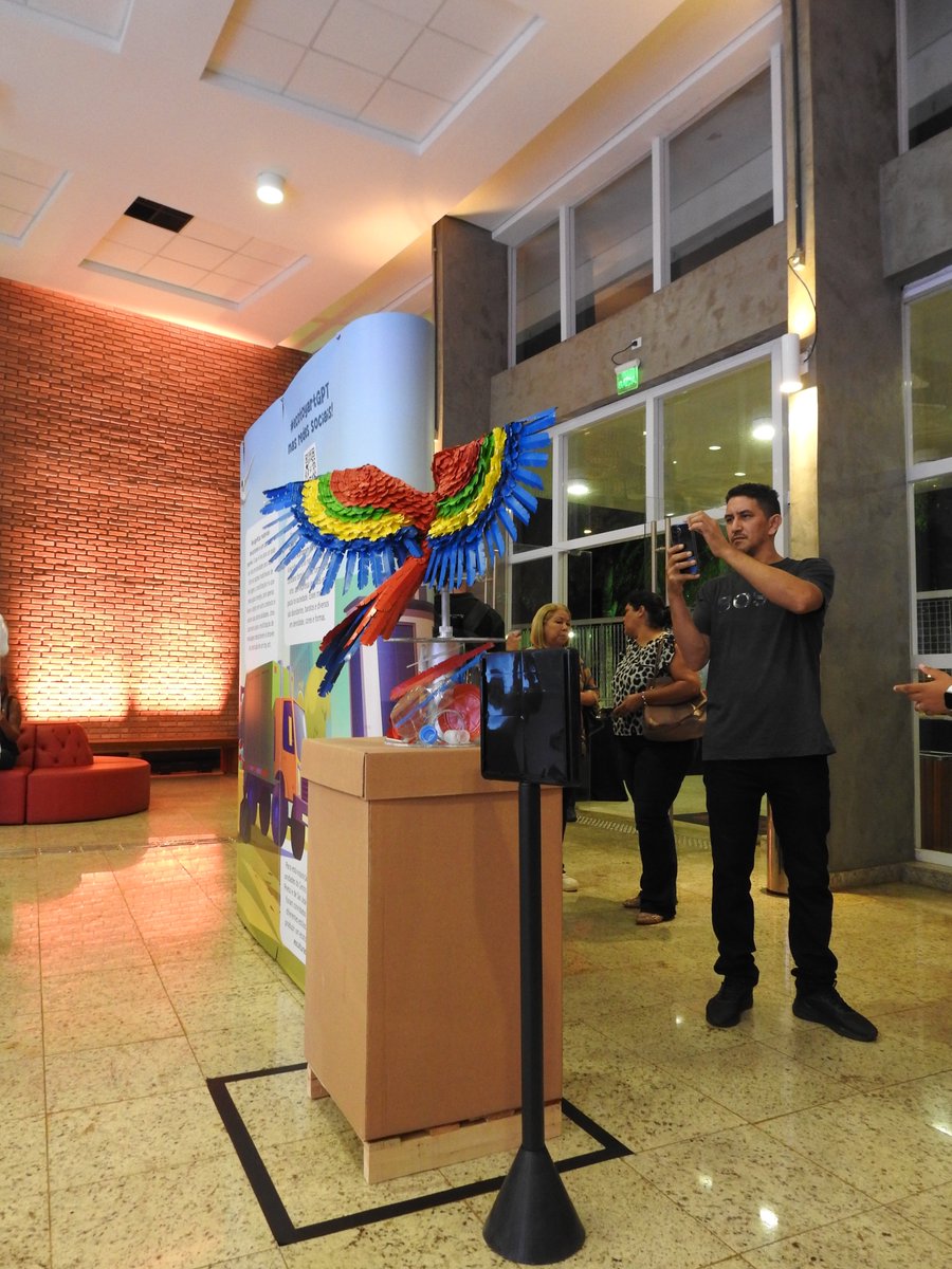 EcotoyArt's tweet photo. A exposição gratuita #ecotoyartGPT estará em exibição até o dia 27 de julho no Centro Cultural Sesi Ribeirão Preto (SP). Aproveite o período de férias e reserve um tempo para conversar com essas obras super interessantes e cheias de conhecimentos! Esperamos vocês! https://t.co/Xva24qcUiU