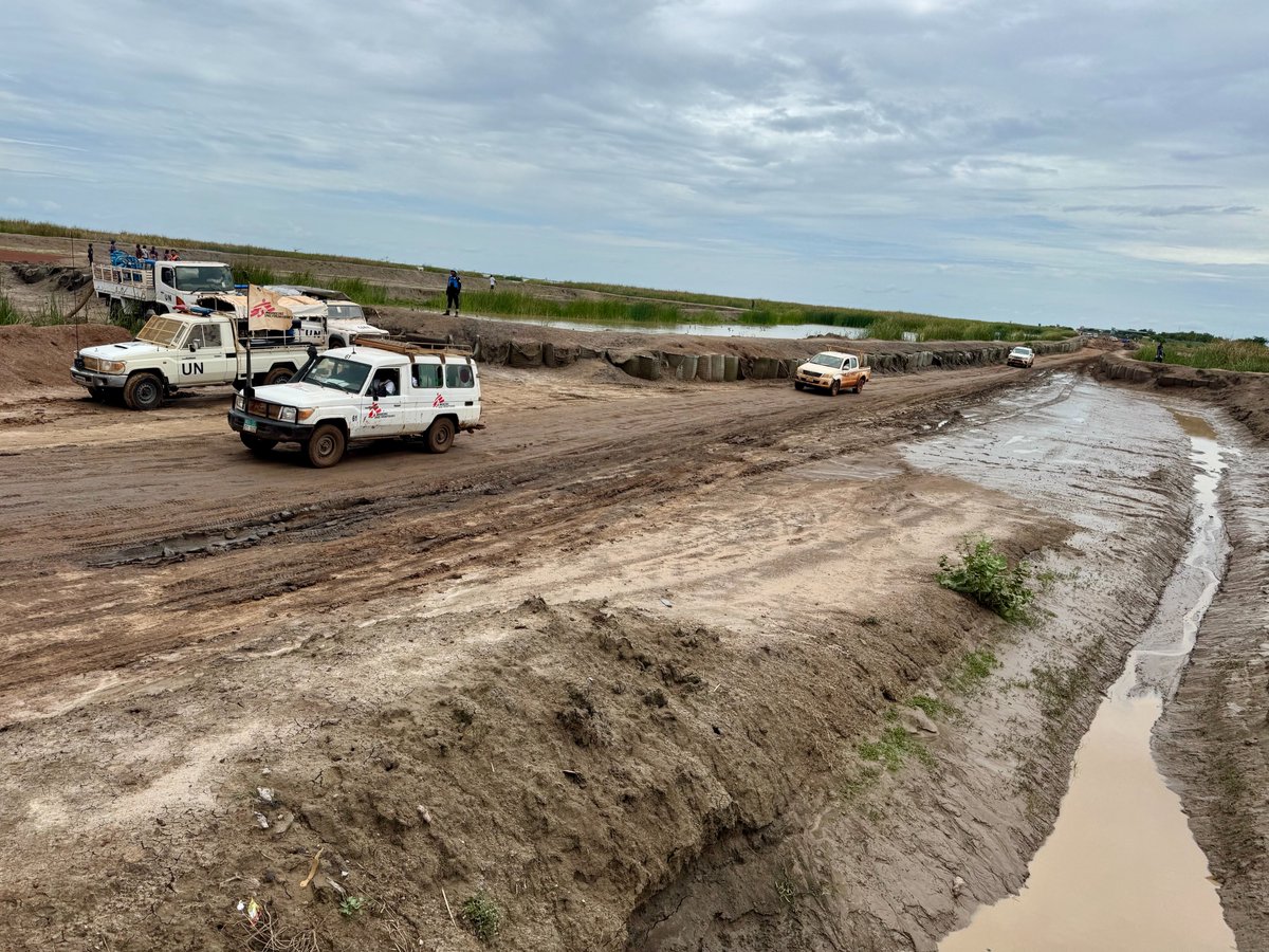 Rainy season in #SouthSudan 🇸🇸 is wreaking its usual havoc, not least in flood-prone Bentiu. There, #UNMISS engineers from #Pakistan 🇵🇰 work tirelessly to keep the town &amp; surroundings afloat. Following recent heavy downpours, they used heavy dewatering pumps to help humanitarians