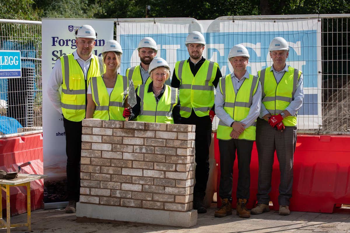 sheffielduni's tweet image. A new chapter starts for @neuroshef! 🧱
A bricklaying ceremony marks a major milestone for the expansion of the institute which will double the research capacity of the world-leading research facility, accelerating the progress of breakthrough treatments for degenerative…