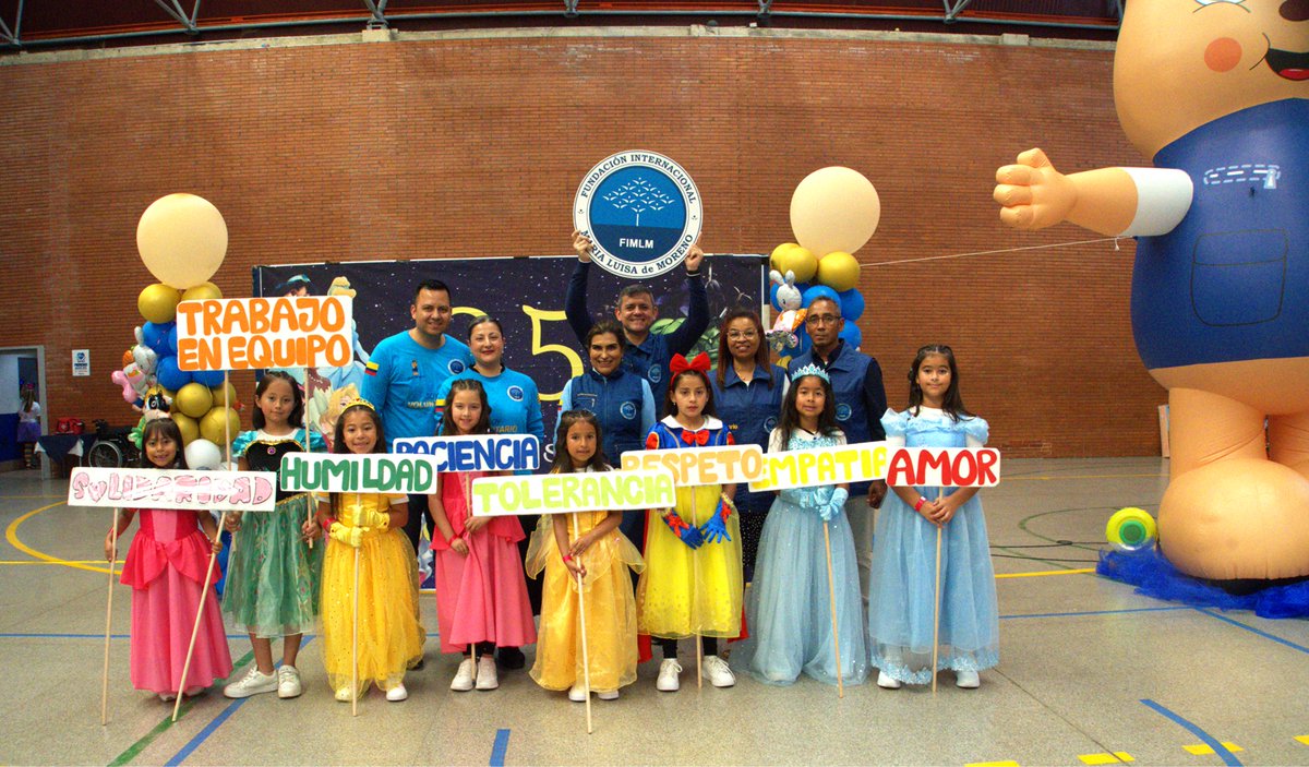 FIMLM's tweet photo. 🇪🇸 Hemos celebrado Un Día para el Niño en #Barcelona en el que más de 300 niños disfrutaron de un evento pleno en el que entre variedad de actividades como bailes, juegos, teatros, un minicampeonato de fútbol y sorteos los niños aprendieron sobre valores 👉🏽https://t.co/m7aZ1ioTpk https://t.co/s5yHbrQFgS