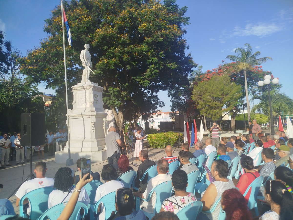Gianny López Brito (@giannylb2022) on Twitter photo Se realizó en #LasTunas acto provincial por el Día del Historiador y se lanzó convocatoria al 26 Congreso Nacional de Historia. <a href="/LorenzoOsbel/">Osbel Lorenzo</a> <a href="/YelenysLasTunas/">Yelenys Tornet Menéndez</a>
<a href="/TunasTV1/">@LasTunasTV</a> <a href="/CubanoYoe/">Yoe Hernández Glez</a> <a href="/lia/">lia bulaong</a> Se realizó en #LasTunas acto provincial por el Día del Historiador y se lanzó convocatoria al 26 Congreso Nacional de Historia. <a href="/LorenzoOsbel/">Osbel Lorenzo</a> <a href="/YelenysLasTunas/">Yelenys Tornet Menéndez</a>
<a href="/TunasTV1/">@LasTunasTV</a> <a href="/CubanoYoe/">Yoe Hernández Glez</a> <a href="/lia/">lia bulaong</a>