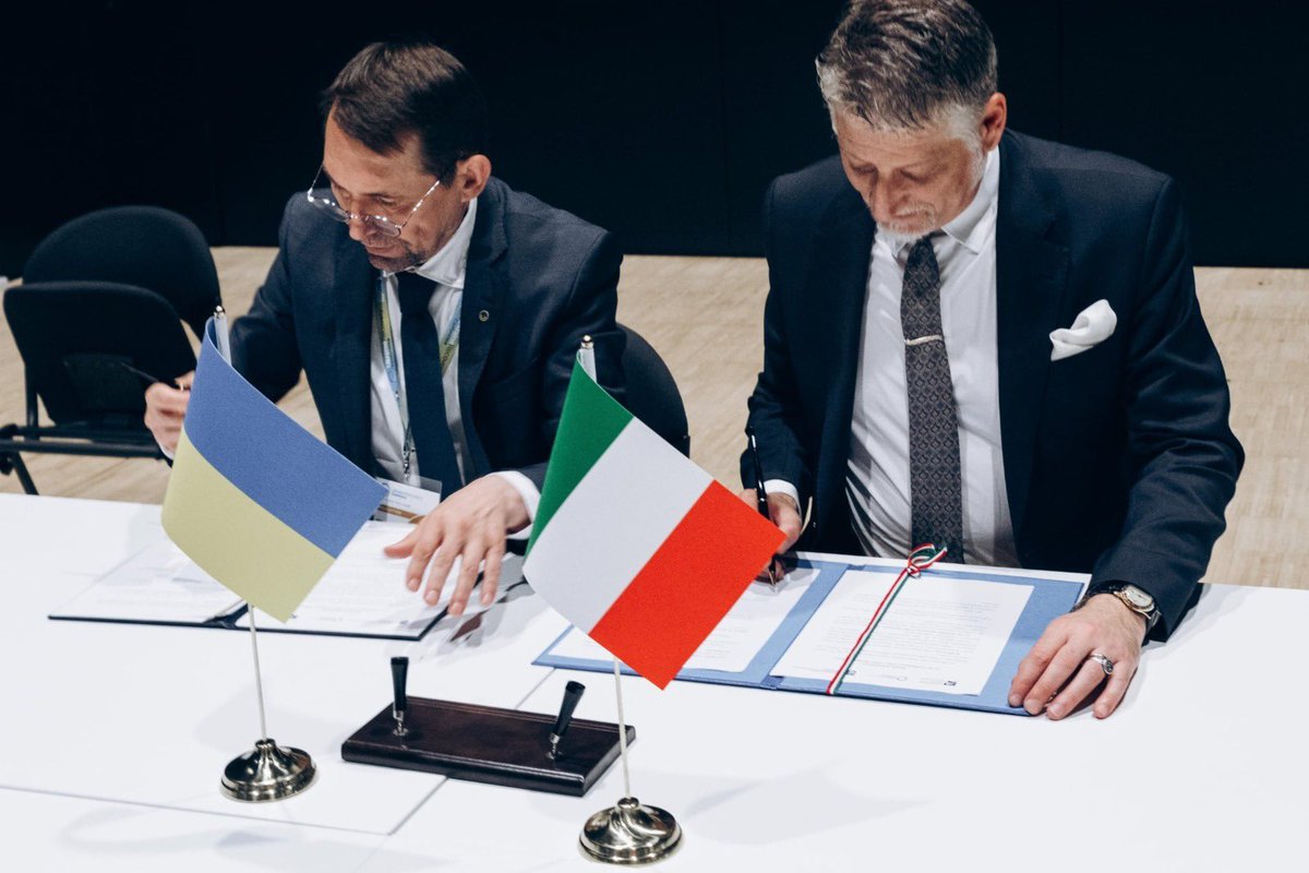 tochytskyi's tweet image. 🇺🇦🤝🇮🇹 Ukraine & Italy join forces to protect culture during & after the war.
With 🇮🇹 Minister @AlessGiuli, we signed the Rome Manifesto to launch the Cultural Resilience Alliance — restoring 🇺🇦 heritage, supporting artists & straightening national resilience through culture.