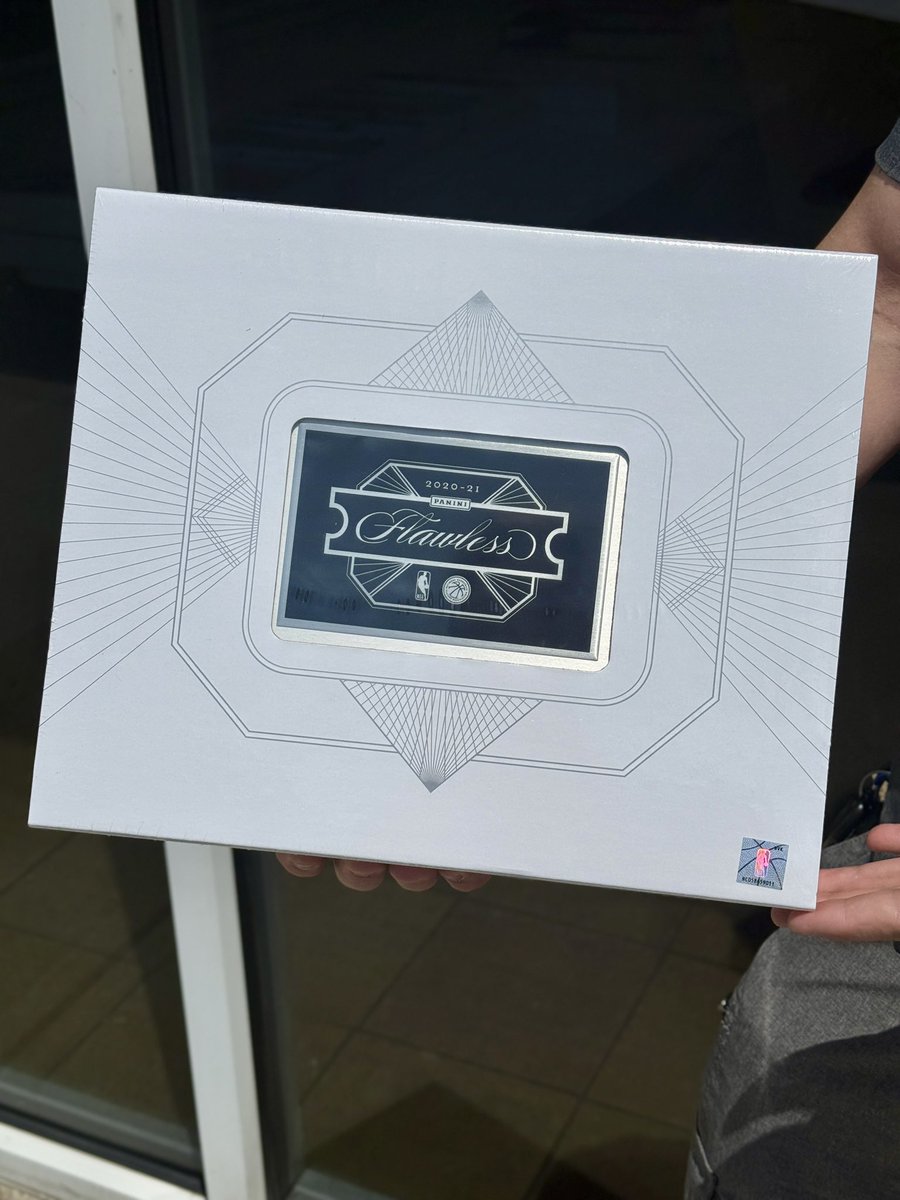 LiquidCards513's tweet image. 2020-21 Flawless @NBA Case! In the shop for a limited time. Single owner, straight from Panini! #thehobby