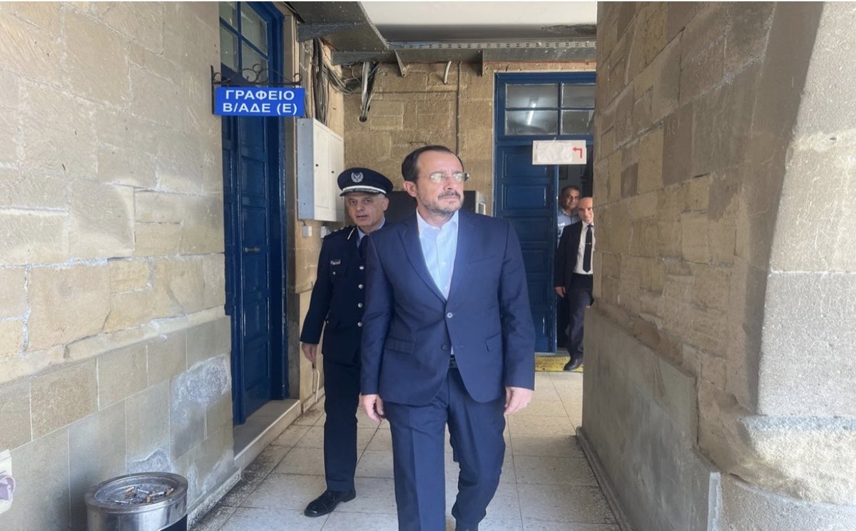 YiasemidesI's tweet image. Περιπλανώμενος Θιάσος (επεισόδιο 158ο)
Αυτή η ανάγκη του να επικοινωνήσει το κάθε τι που ο ίδιος ή οι συμβούλοι του θεωρούν ότι θα του δώσει επικοινωνιακούς πόντους και μάλιστα με σκηνοθεσίες και σενάρια έχει κουράσει.
Επι της ουσίας όμως, μπορεί κάποιος να μου πει σε τι…