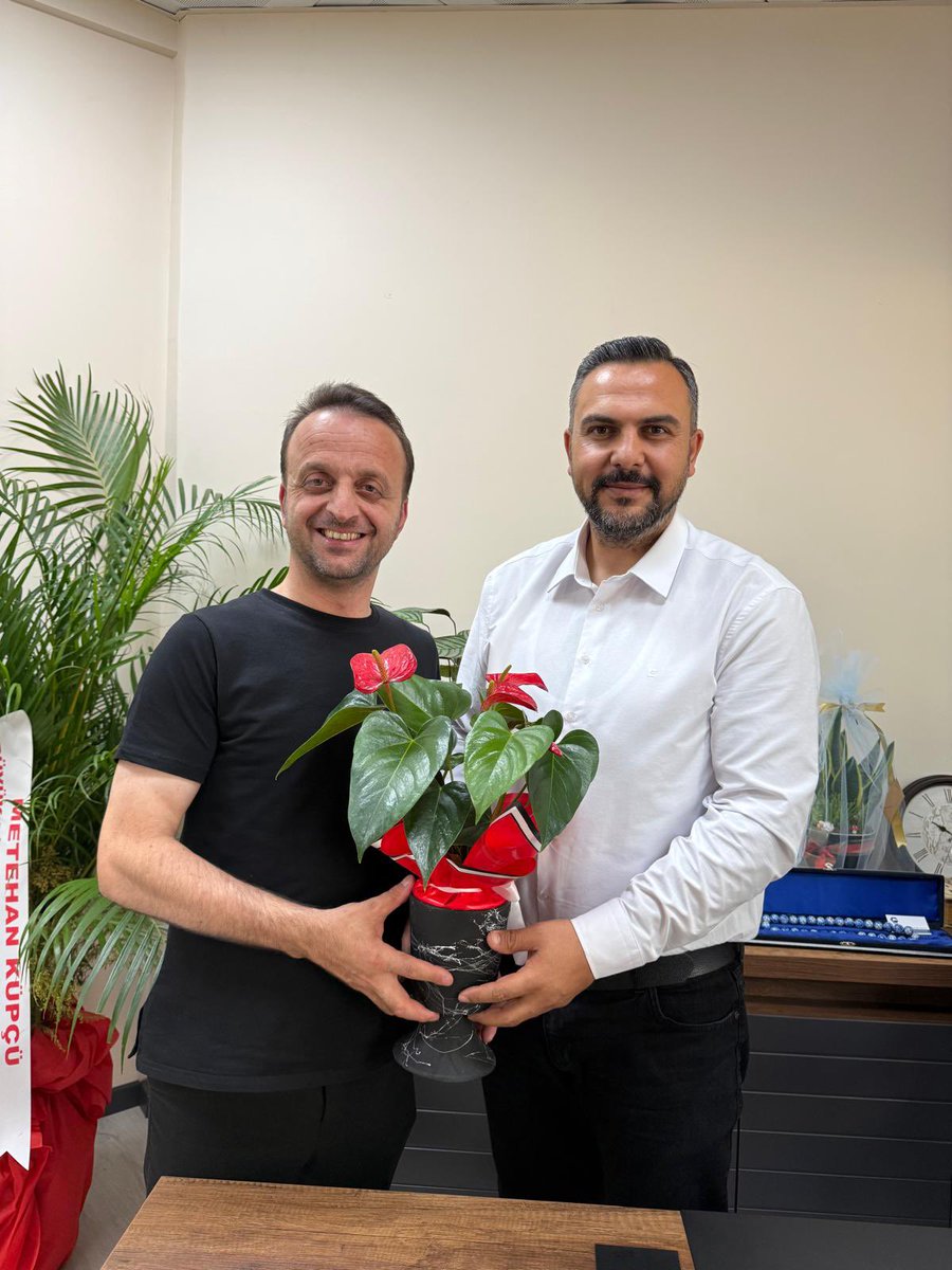 İlçe Başkanımız Nurettin Okudan ilçe Başkan vekilimiz Erdoğan Songur ve ilçe yöneticimiz Recep Şen ile birlikte Kocaeli Büyükşehir Belediyesi İletişim ve Kurumsal İlişkiler Şube Müdürlüğü görevine atanan Naci Kazak kardeşimize yeni görevinde başarılardiledi

Rabbim muvaffak etsin