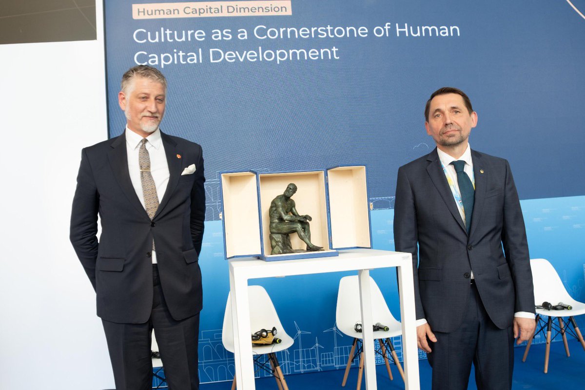 tochytskyi's tweet image. At the #URC2025, met with 🇮🇹 Minister of Culture @AlessGiuli to discuss 🇺🇦-🇮🇹 cultural partnership, heritage protection, artist support & 🇺🇦 culture’s integration into Europe. Grateful for Italy`s concrete & significant support of 🇺🇦 cultural sector!