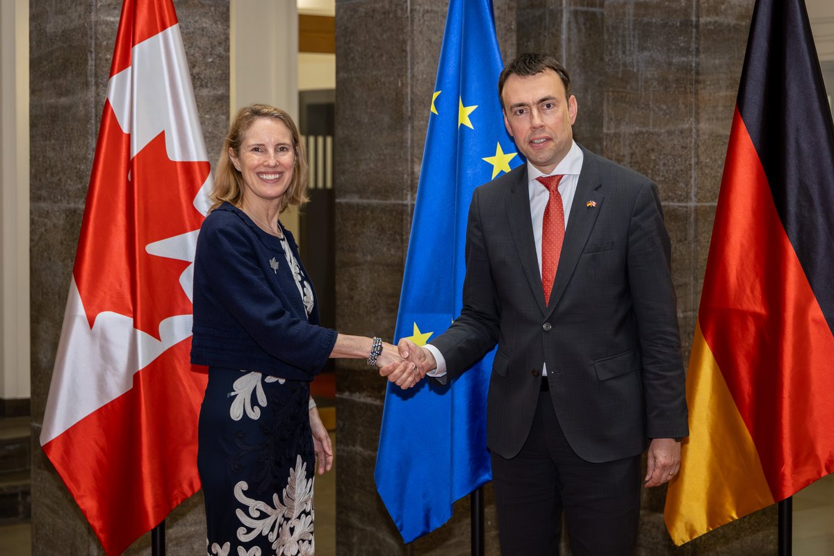 Kanada Deutschland (@kanadabotschaft) on Twitter photo Geschäftsträgerin Coulombe hatte die Ehre, Dr. <a href="/NilsSchmid/">Nils Schmid</a>, Staatssekretär im Verteidigungsministerium, zu treffen.
🇨🇦 & 🇩🇪 sind enge Verbündete und werden die Zusammenarbeit weiter intensivieren, um unsere gemeinsamen Werte zu wahren & das Wirtschaftswachstum zu fördern. #NATO Geschäftsträgerin Coulombe hatte die Ehre, Dr. <a href="/NilsSchmid/">Nils Schmid</a>, Staatssekretär im Verteidigungsministerium, zu treffen.
🇨🇦 & 🇩🇪 sind enge Verbündete und werden die Zusammenarbeit weiter intensivieren, um unsere gemeinsamen Werte zu wahren & das Wirtschaftswachstum zu fördern. #NATO