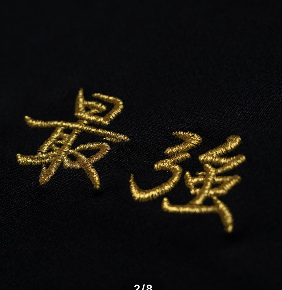 こちらが刺繍のアップです！最弱Tシャツの1億倍ほど着やすいデザイン