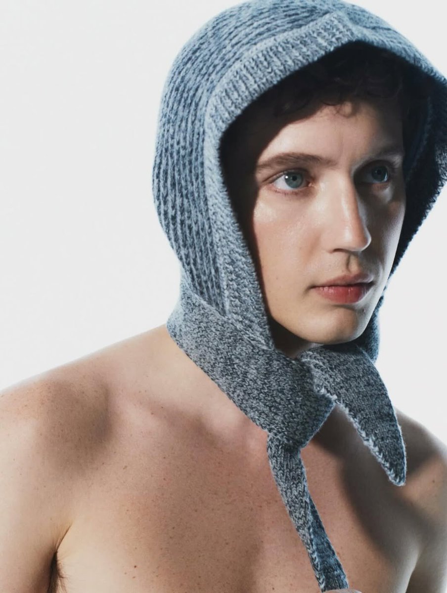 UpdatedTS's tweet image. In an exclusive with Vogue, Troye Sivan revealed that his brand, TSU LANGE YOR, is branching out into textile products 🧶
—The products include a knit hat, sweater and a blanket.