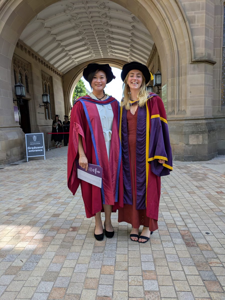 Yesterday I attended the #graduation of my #firstPhD student <a href="/KatieLowles/">Katie Lowles</a>. What a moment! No longer her PI but still feeling very proud <a href="/wtccmr/">WTCCMR</a>
<a href="/MCF_UoM/">Division of Molecular and Cellular Function UoM</a>

(Oh and I also attended my first ever #GRCCollagen...it was awesome even though I had to leave early!)