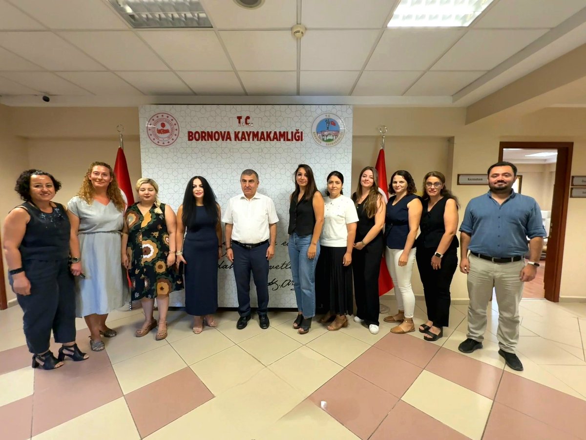 "11 Temmuz Dünya Nüfus Günü" nedeniyle Bornova İlçe Kaymakamımız Muzaffer ŞAHİNER'i makamında ziyaret ettik.Kurumumuza verdiği desteklerden dolayı şükranlarımı sunarım.