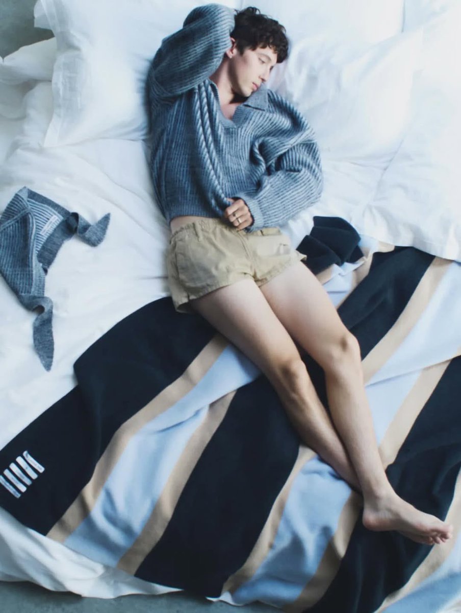 UpdatedTS's tweet image. Troye photographed for Vogue to showcase the latest TLY textile collection 🩵
