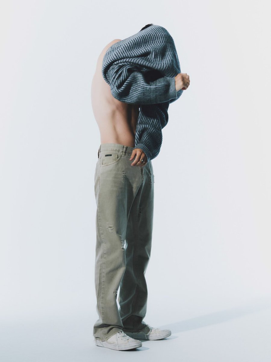 UpdatedTS's tweet image. Troye photographed for Vogue to showcase the latest TLY textile collection ✨