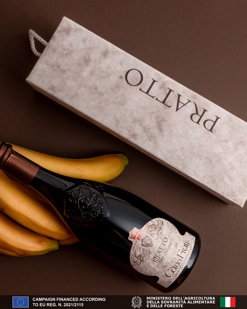 Wrapped in elegance. Pratto Vino Bianco is the perfect gift for the curious palate—Chardonnay, Sauvignon Blanc, and Turbiana in a lush, aromatic dance. Pair with foie gras or curry prawns.

#CaDeiFrati #Pratto #ItalianWhiteWine