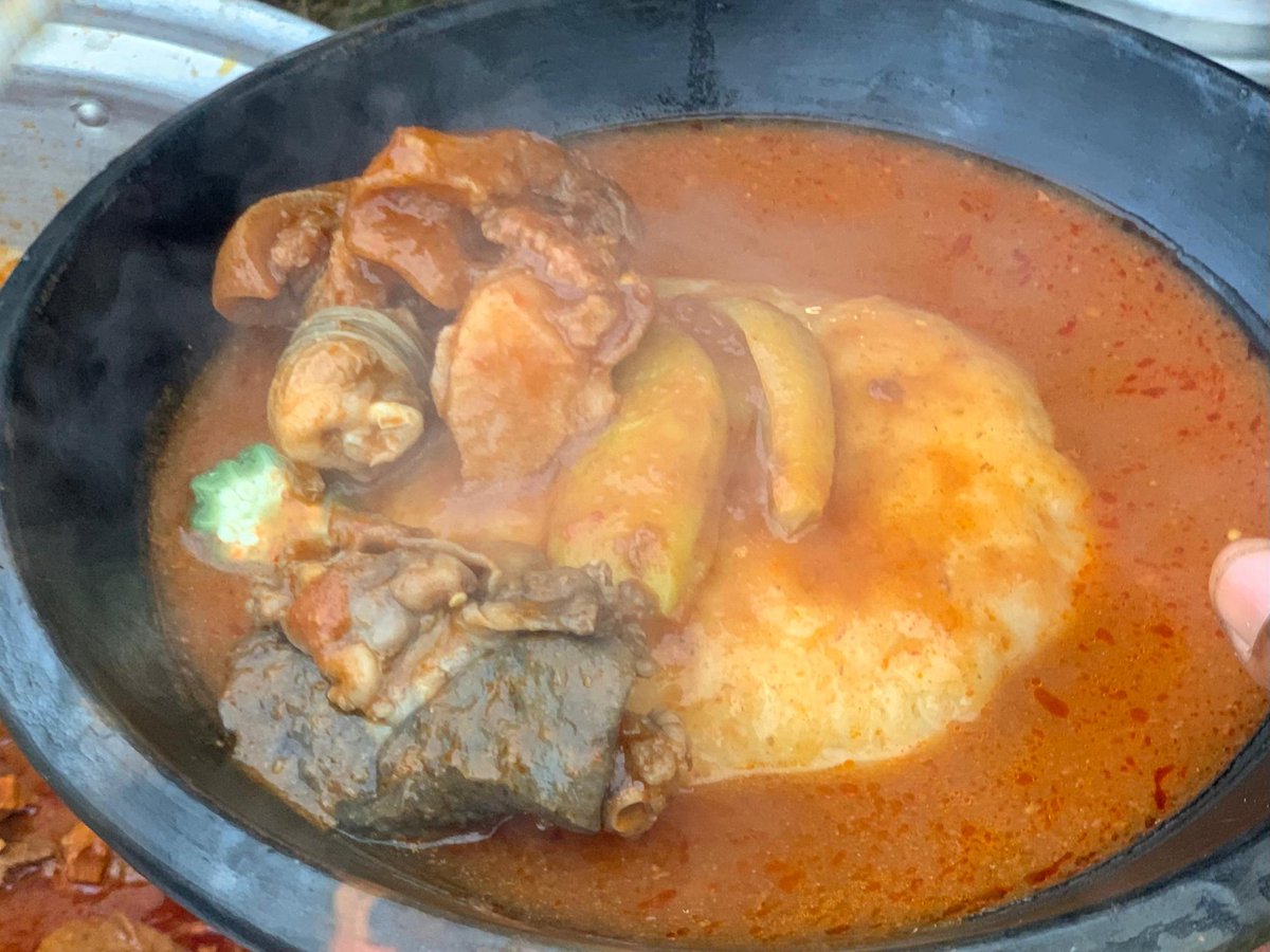 EstateKitchen's tweet photo. Tag that one person wey suppose carry you go Estate Kitchen go chop Fufu 😋🤣
No dull! Treat your belle well — from 50 cedis, you go enter food heaven 😍
Make the Fufu enter body well-well, no be play oo! 🥳💥
#FufuNoBeJoke 
#EstateKitchenVibes
#visitvolta https://t.co/Eb3HB7LKHs