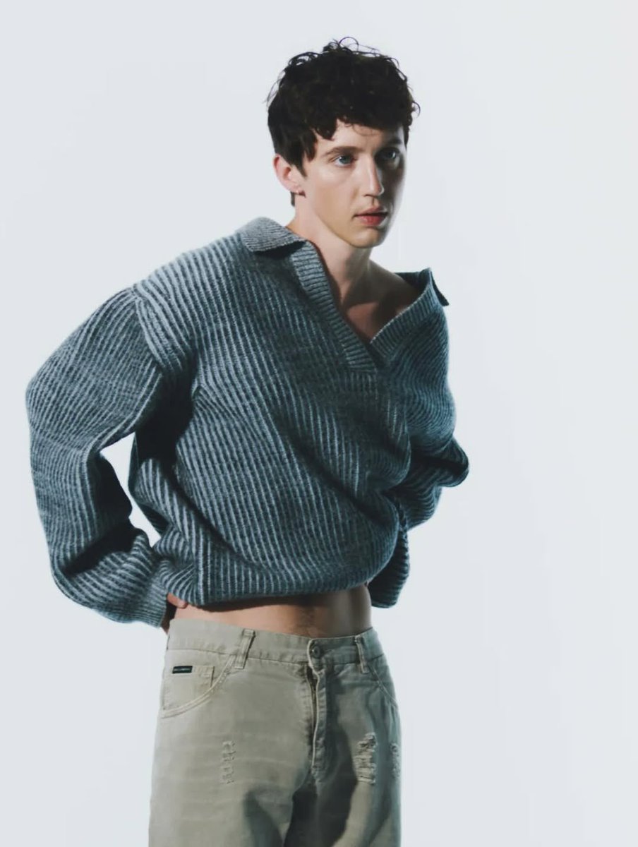 UpdatedTS's tweet image. Troye photographed for Vogue to showcase the latest TLY textile collection 🖤