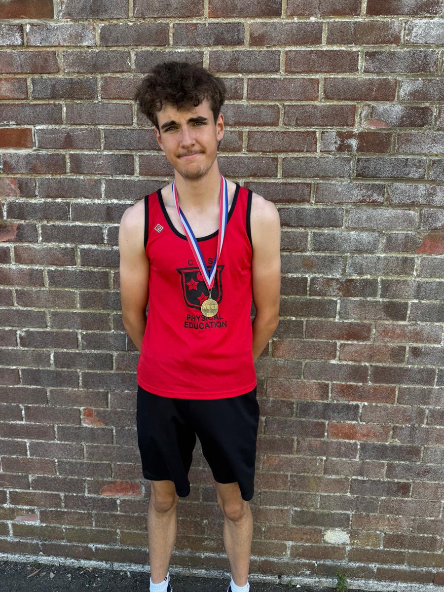 Gold in the Year 10 boys 800m 🥇👏
