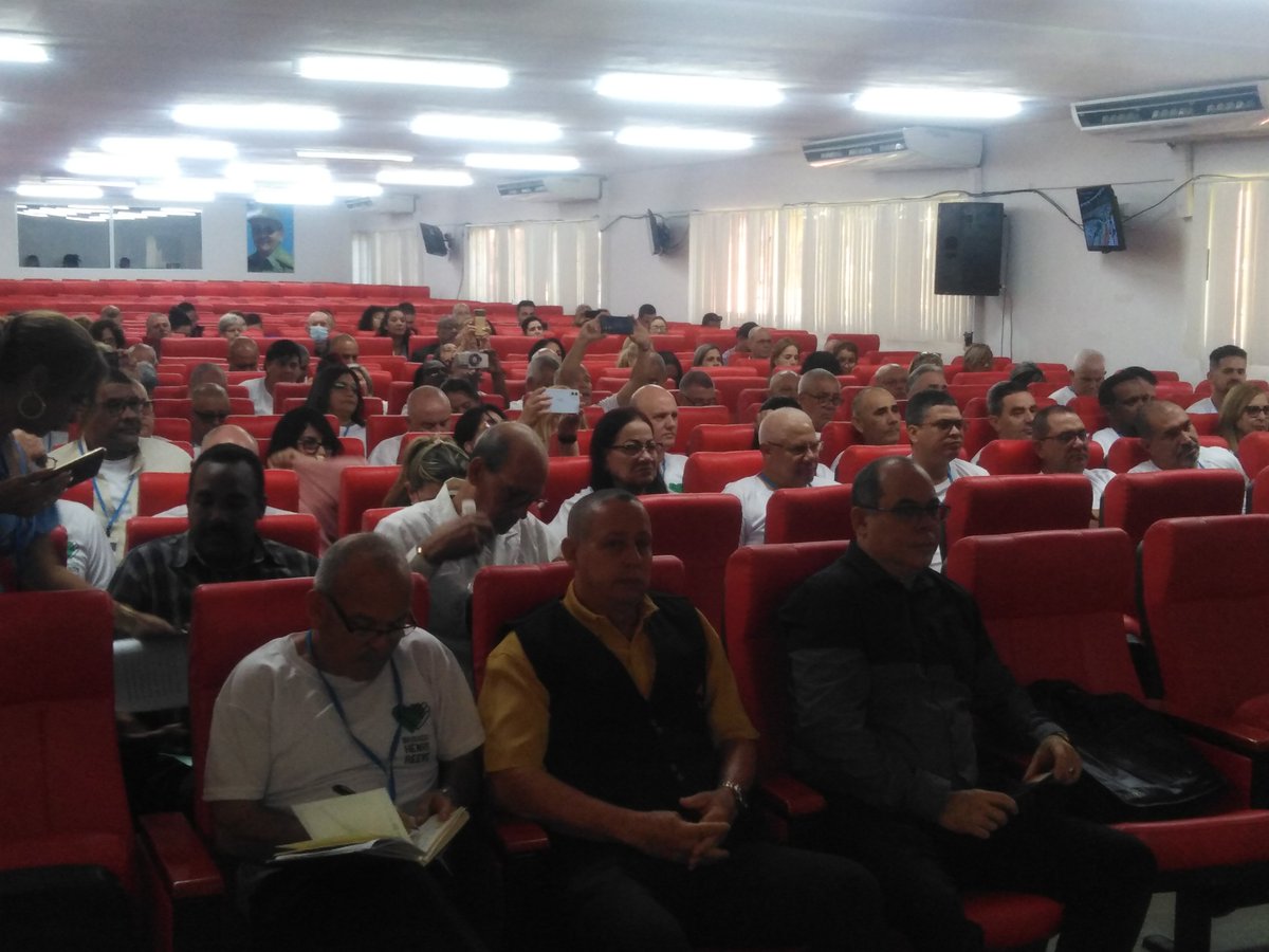🇨🇺 Inicia la 5️⃣ jornada de la XXlll Reunión de Jefes de Misiones Médicas en el Exterior con la intervención y ameno debate de nuestro querido Ministro <a href="/japortalmiranda/">José Angel Portal Miranda</a> con los participantes. ¡Médicos y no bombas!
#UnidosXCuba
#CubaPorLaVida
#CubaCoopera
#FidelPorSiempre