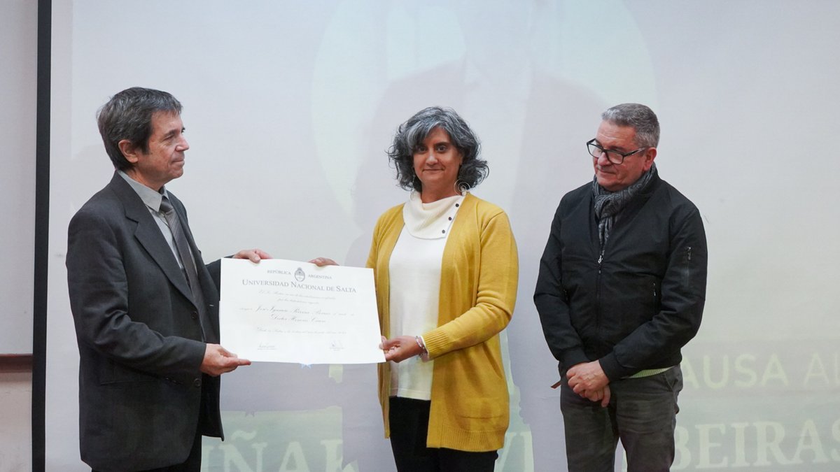 La UNSa entregó el Doctor Honoris Causa al Dr. Iñaki Rivera Beiras 
NOTA:  unsa.edu.ar/index.php/2025…