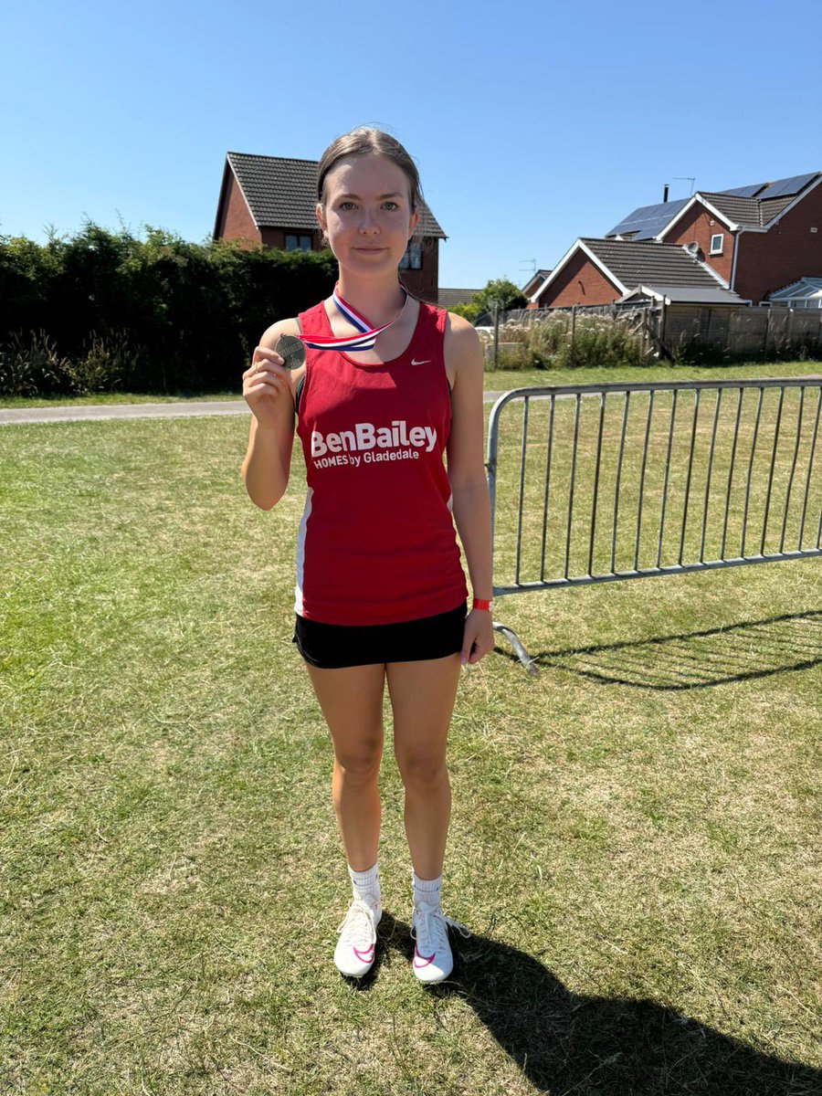 Double gold 🥇🥇 This time in the Year 10 girls triple jump 🥇👏