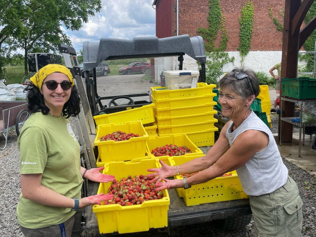 DrexelUniv's tweet image. Bayanne Kakhia, BS '26 & @drexel_coas student, completed a co-op with the Pennsylvania Horticultural Society, working on community-based programs, including school field trips, nutrition education, and community gardens.
Read more: bit.ly/4jCGsOh #ExperienceDrexel