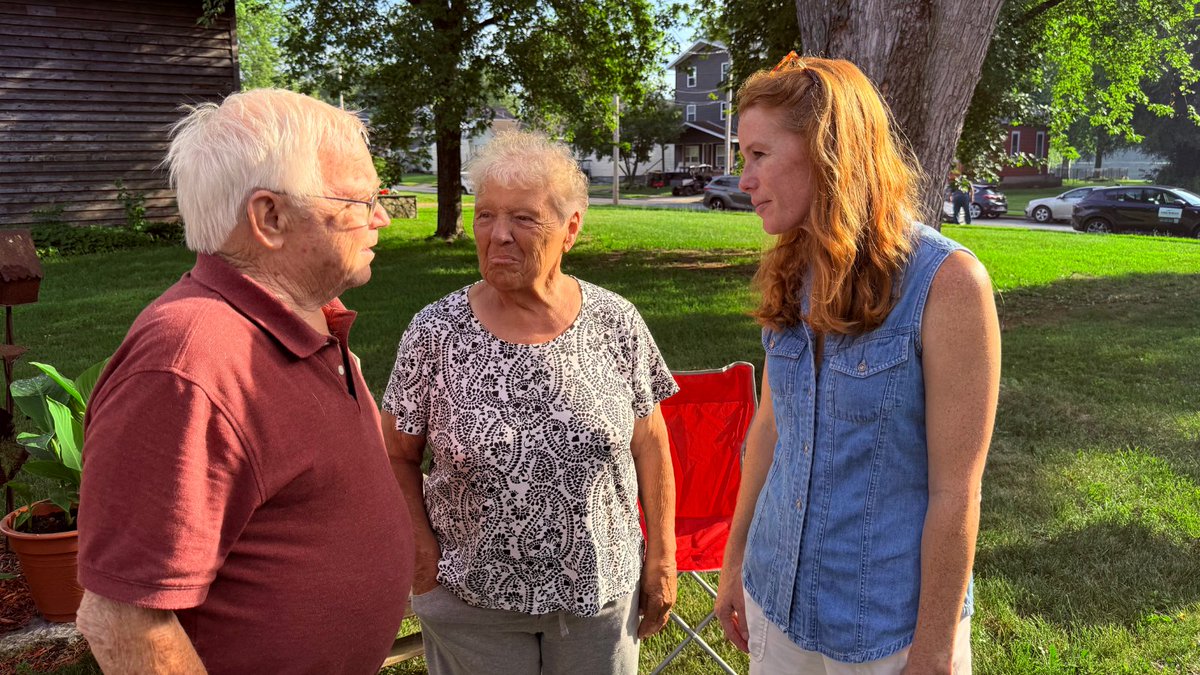 RebeccaforWI's tweet image. Backyard conversations in Prairie Du Chien last night - Van Orden's "hometown" - talking about his disastrous vote that's adding trillions to our debt. Folks are more motivated than ever to spend the next 479 days to do everything we can to flip this seat from chaos to Cooke.