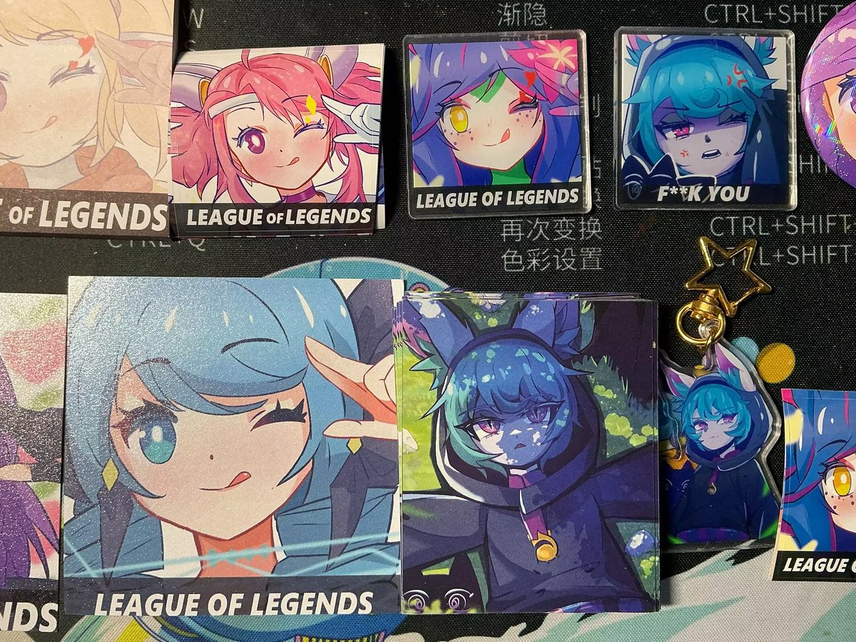 YanwenSesame's tweet photo. I have prepared some small gifts to give to other artists and my fans   =w= https://t.co/PUjjgZTWq8