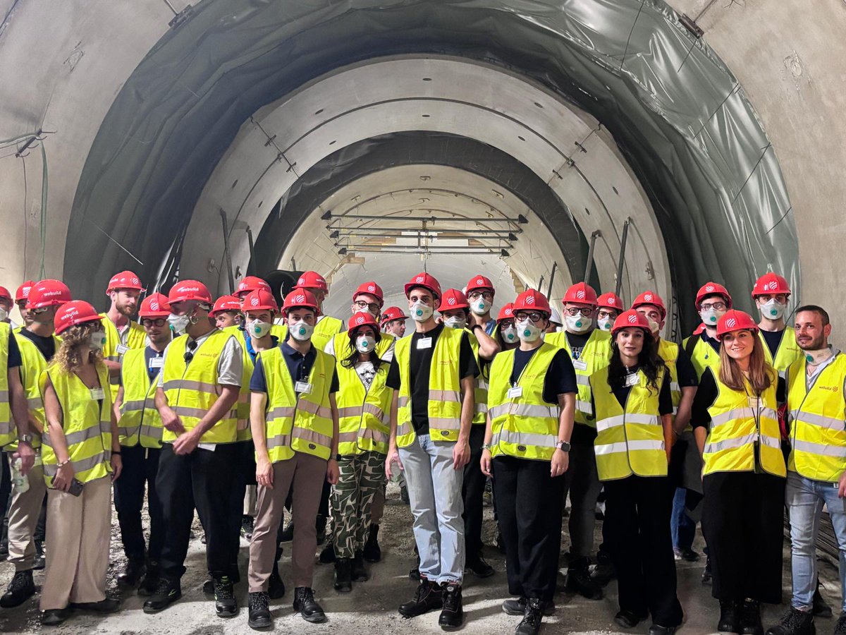 Oggi al cantiere del Progetto Unico Terzo Valico - Nodo di Genova - con i ragazzi della UIL under 35, provenienti da tutta Italia, che partecipano al programma Go Beyond. Le best practices sulla sicurezza nel settore dell’edilizia al centro.
#gobeyond #uilliguria <a href="/UILofficial/">Uil Nazionale</a>