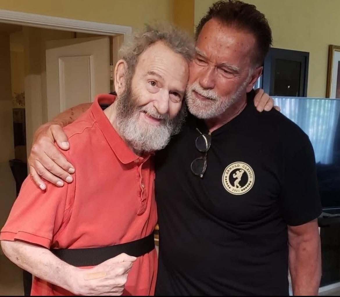 Visto en FB:” Arnold Schwarzenegger apoya al director John Milius, Conan el Bárbaro que sufre de cáncer terminal.”

¿Por qué lloras?, él es Conan, el bárbaro, él no llorará. Yo lloro por él