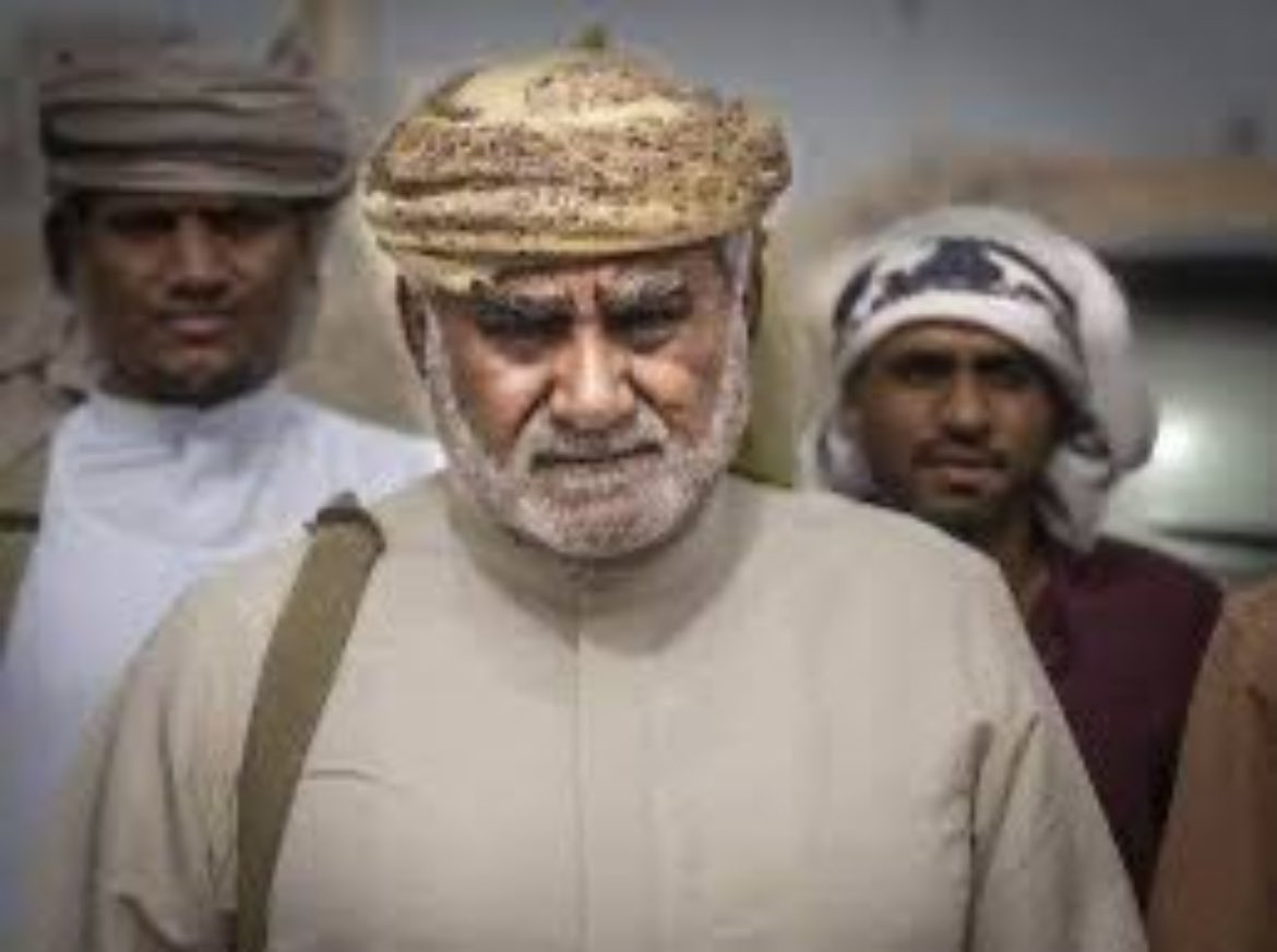 Ali Salem Al-Huraizi openly opposes Saudi&amp; UAE presence in Al-Mahra under the banner of “sovereignty,”while ignoring Houthi control in the North.Accused of facilitating weapons and drug smuggling from Al-Mahra through Hadramout deserts into Al-Jawf,areas under Houthi influence1/2