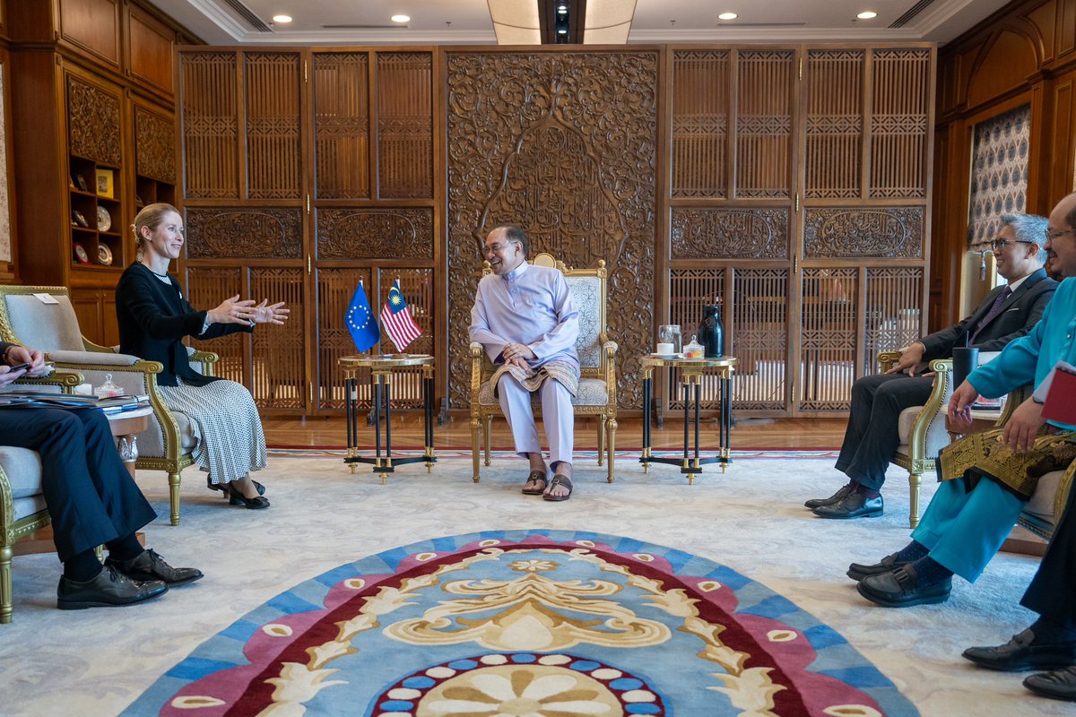 Kunjungan hormat PYT Kaja Kallas, Wakil Tinggi bagi Hal Ehwal Luar Negeri dan Dasar Keselamatan merangkap Naib Presiden Suruhanjaya Eropah kepada YAB Perdana Menteri mengukuhkan lagi jalinan perdagangan dan pelaburan Malaysia-EU yang sedia terjalin. 🇪🇺🇲🇾

Perbincangan hari ini