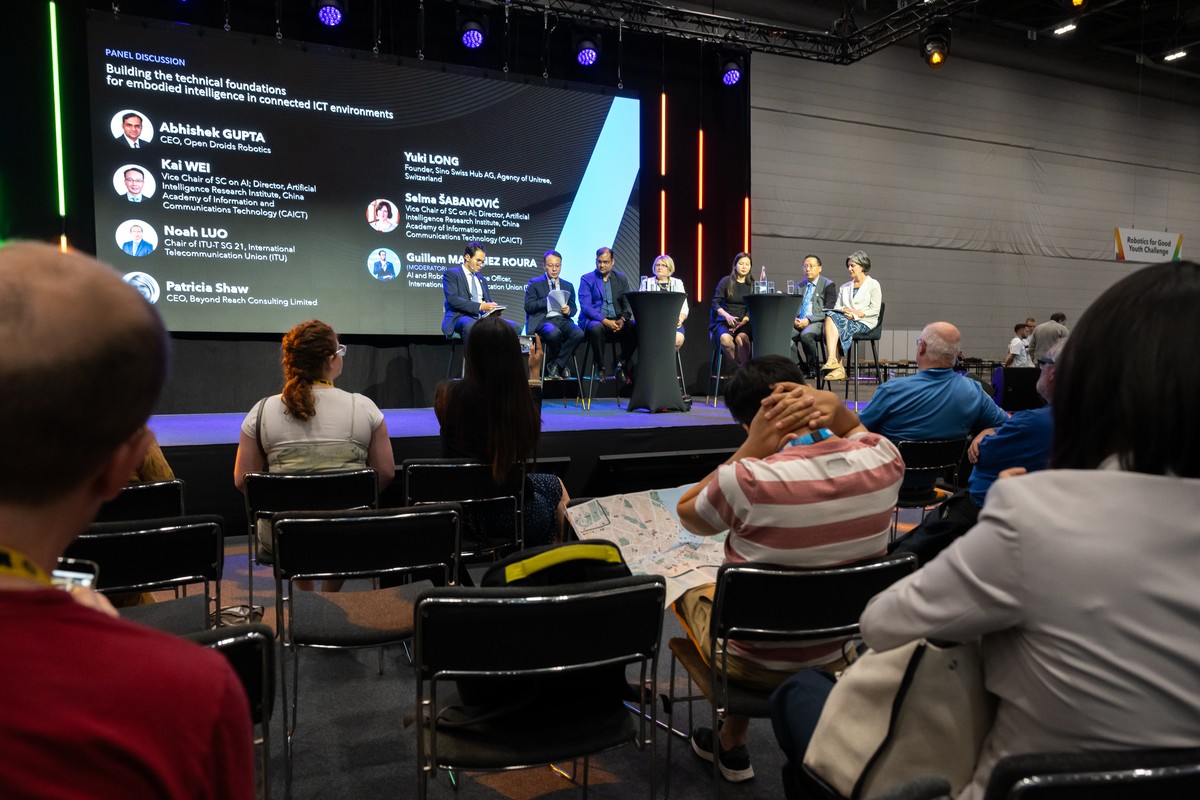 AIforGood's tweet image. Earlier today at the #AIforGood Global Summit!
With these talks we finalized the sessions at the Frontier Stage at this year’s Summit:
👉 Life-like robots using biohybrid and musculoskeletal technologies
Blending biological tissues with robotics, biohybrid and musculoskeletal…