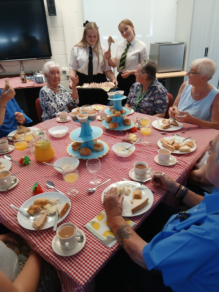 Great to welcome guests to our community lunch this afternoon. 
Learners were on hand with outstanding hospitality <a href="/Summit_LT/">Summit Learning Trust</a> #Community #NothingButTheBest